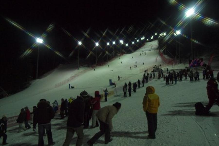 .. Descente aux flambeaux à l'occasione de l'ouverture nocturne de la piste Leonardo David