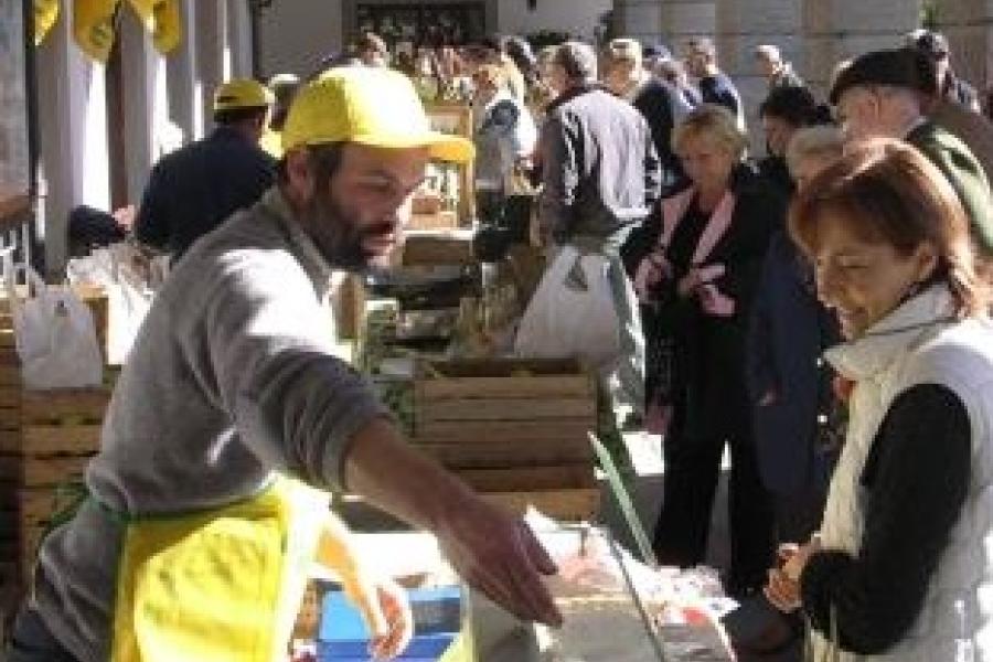 Mercato di prodotti locali Lo Tsavèn - The market