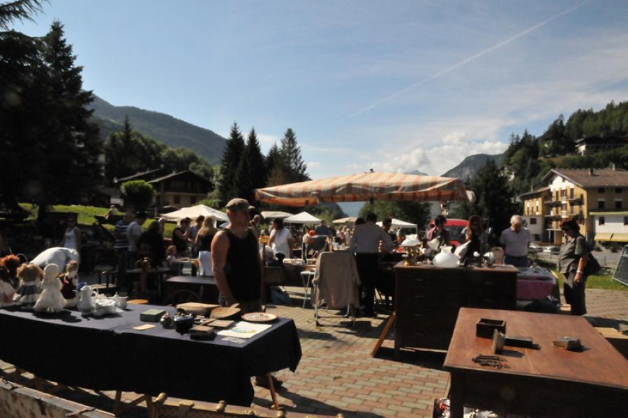 Mercatino dell'antiquariato di Antey