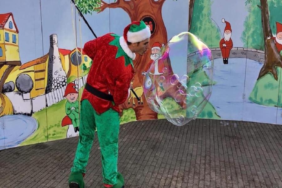 Bulles de savon des Lutins Spettacolo di bolle e palloncini con gli Elfi di Babbo Natale