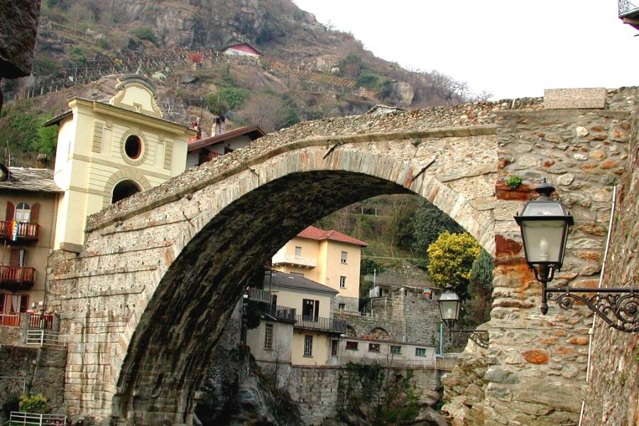 .. Antica e grande fiera di Pont-Saint-Martin