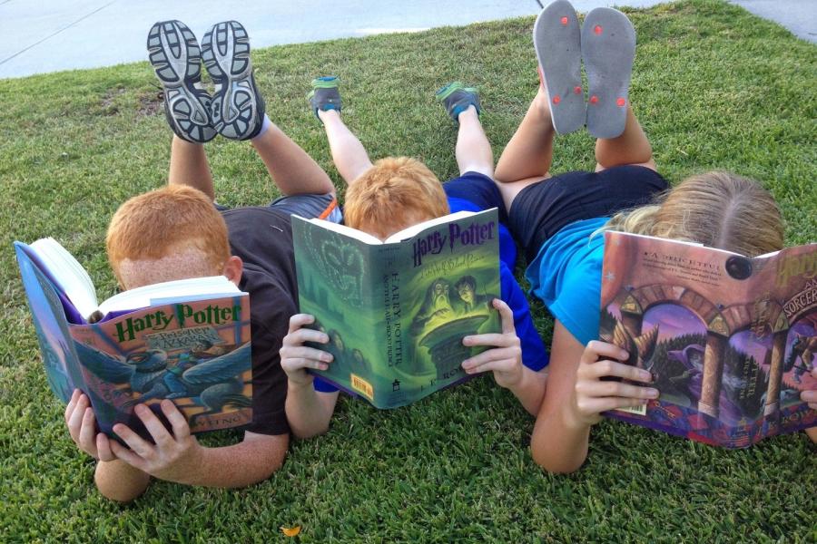 Bimbi che leggono Nati per leggere - Letture in biblioteca