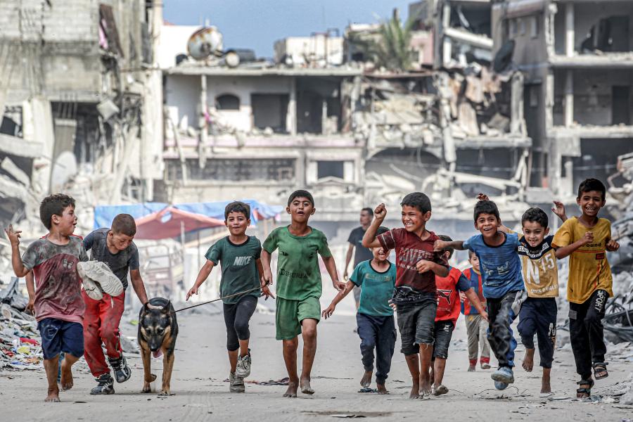 Foto credit: Bashar Taleb - AFP PHOTO Strada di Khan Yunis nel sud della Striscia di Gaza Mostra fotografica: Contrasti. Racconti di un mondo in bilico