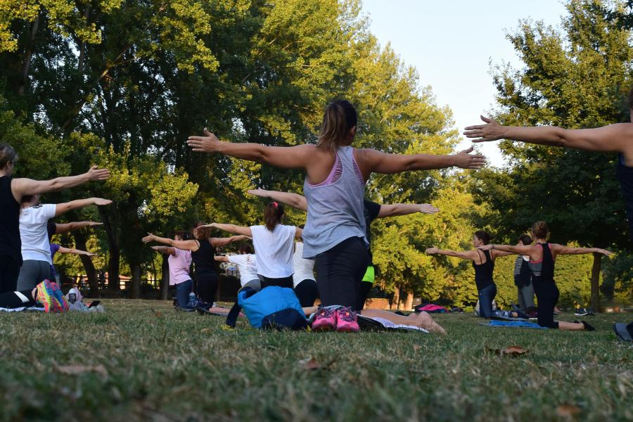 Lezione di Yoga all'aperto YogaMonterosa Festival