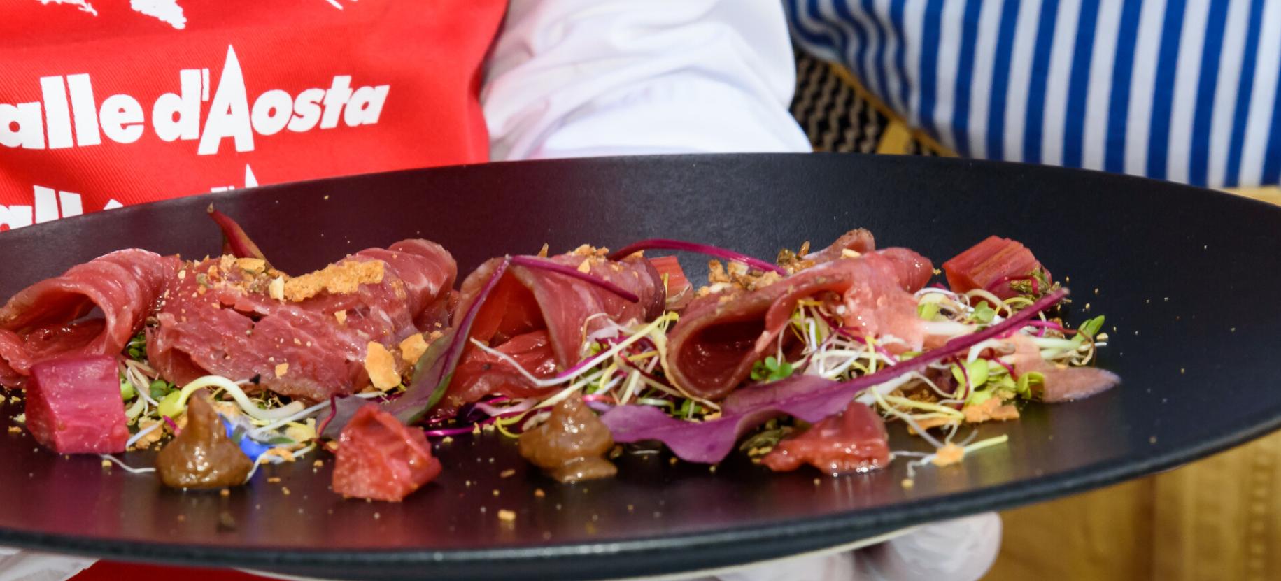 Marchés des produits alimentaires et spectacles de cuisine