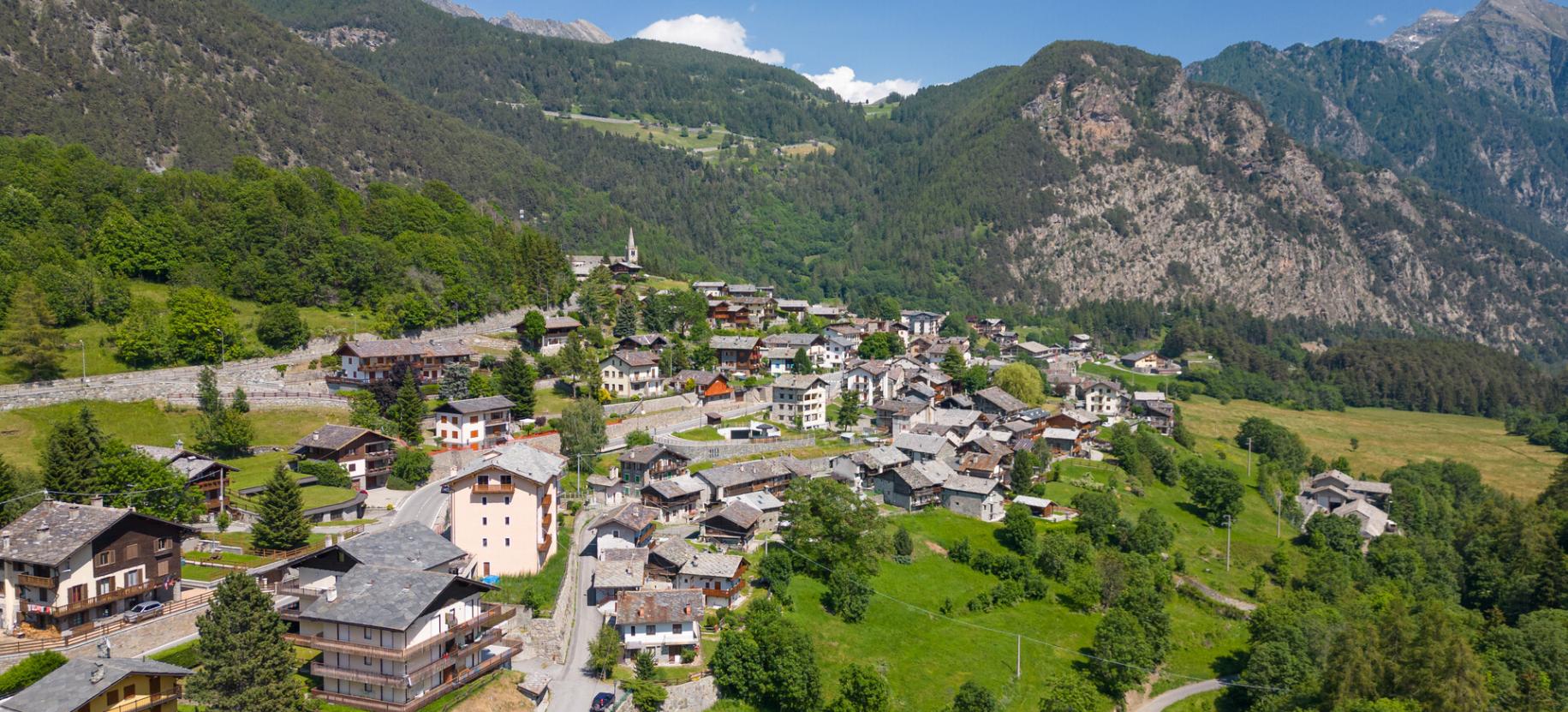 Veduta di Brusson  Escape Village the mysteries of Monte Rosa