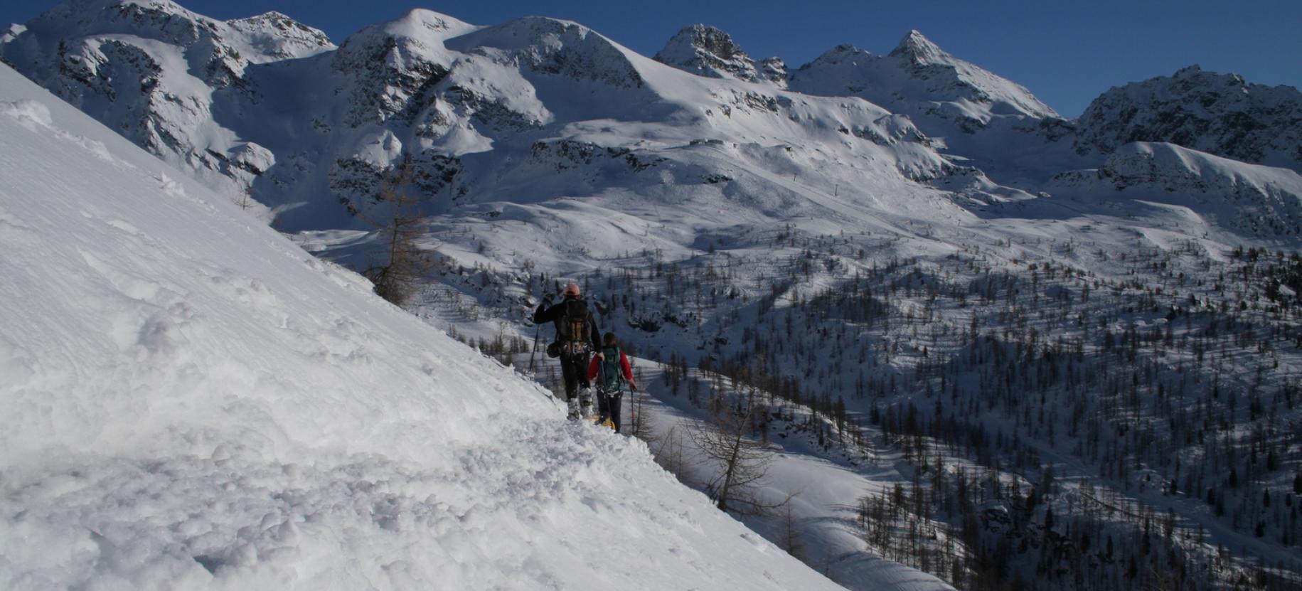 Discesa, con panorama su M. Bettaforca, Rothorn, Testa Grigia, Sarezza e M. Cavallo