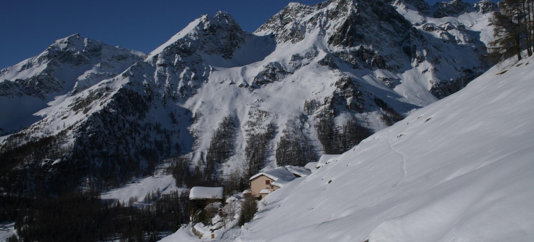 Procedendo oltre Resy, Resy con il gruppo Becca di Nana – Tournalin sullo sfondo