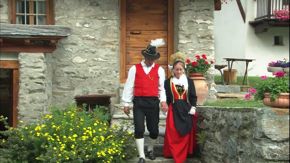 Esibizione del gruppo folkloristico di Gressoney "Greschòney Trachtengruppe"