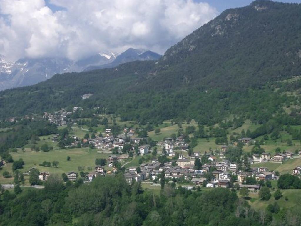 Leggende e novelle in Val d'Ayas: dalla leggenda tradizionale alla pièce teatrale