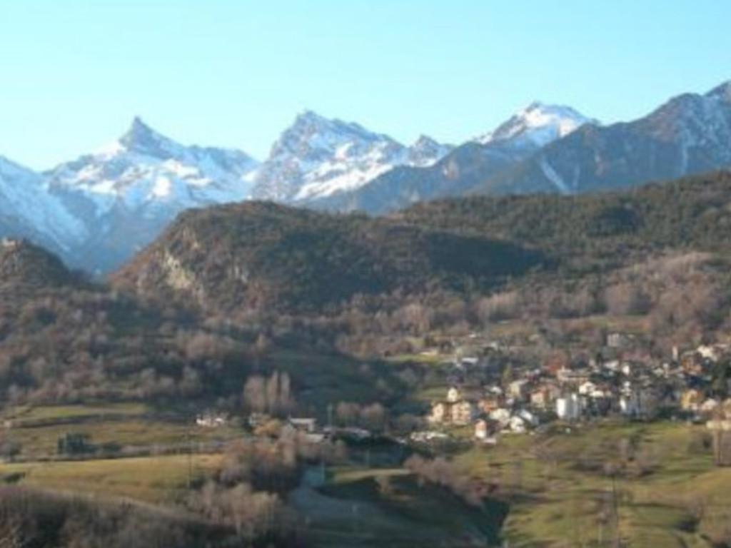 Légendes et nouvelles en Val d’Ayas: de la légende traditionnelle au théâtre.