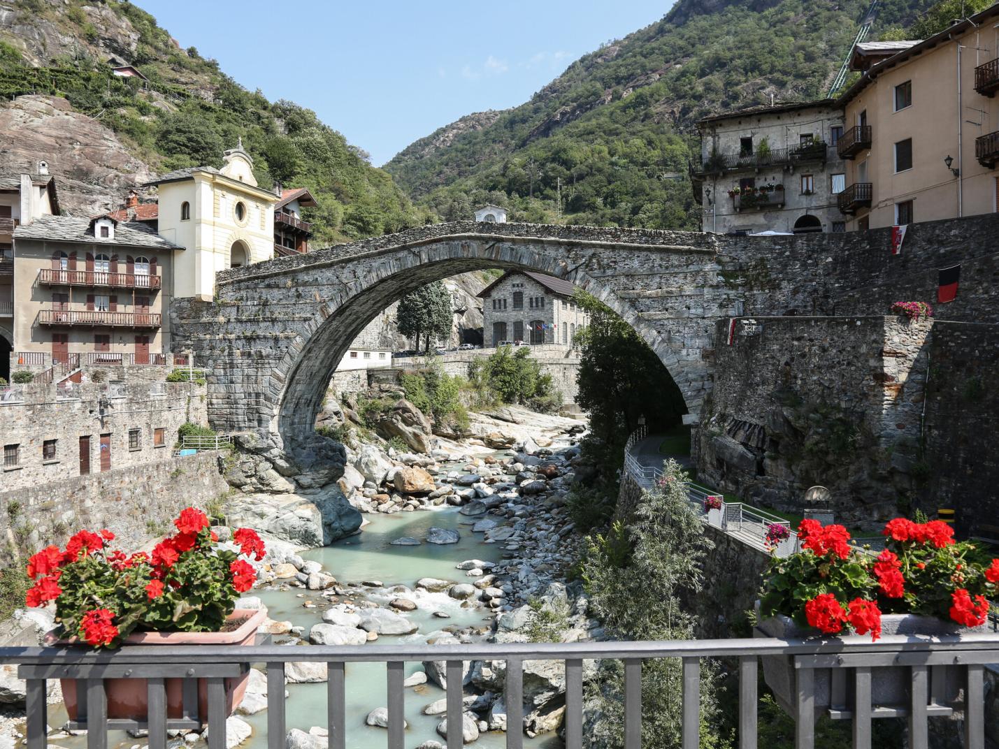 Pont-Saint-Martin  Cultura in cammino - da Lillianes a Pont-Saint-Martin