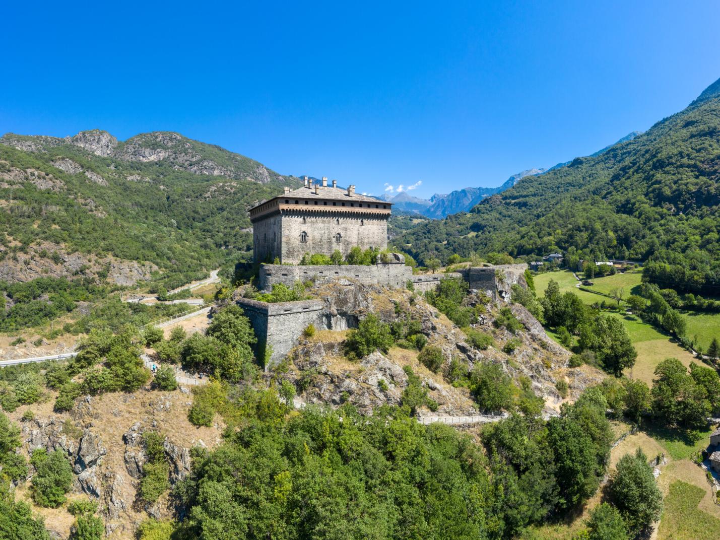 castello di Verrès  Cultura in cammino - da Verrès a Pont-Saint-Martin