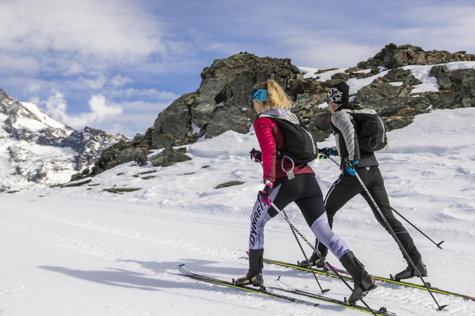 Guida all'abbigliamento per lo scialpinismo con stile e sicurezza 