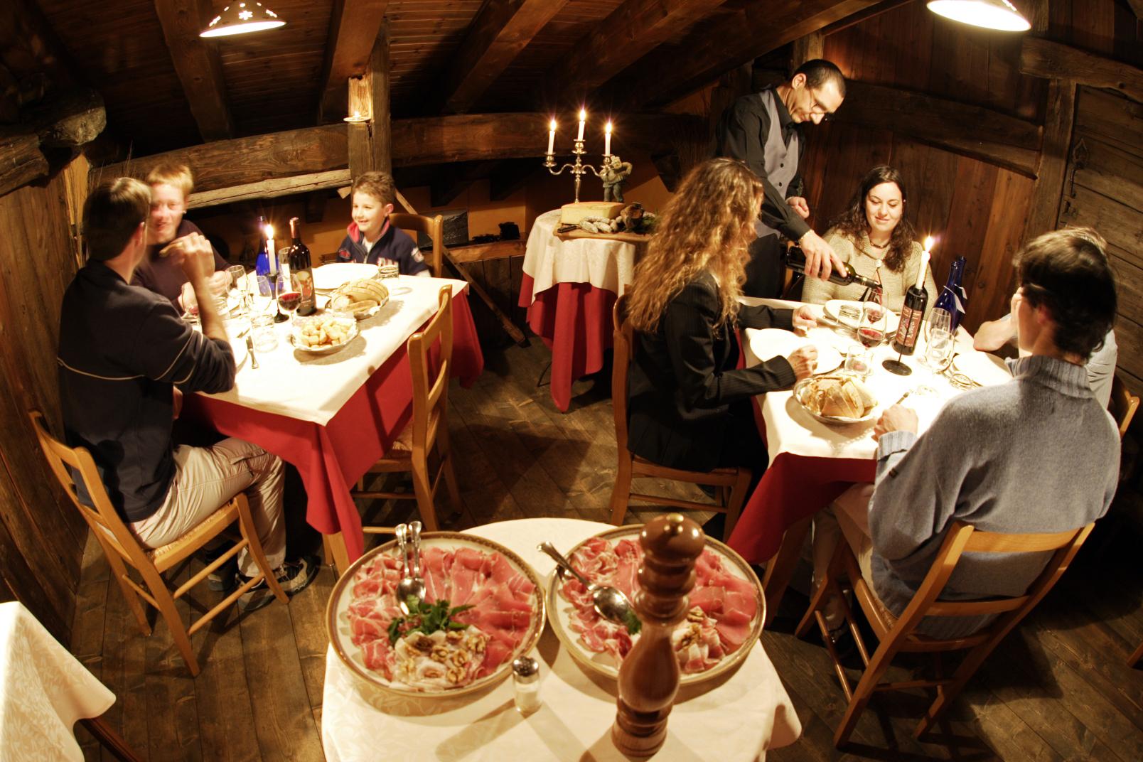 Cene in quota sul Monte Rosa: viaggio tra natura, rifugi e cucina locale 