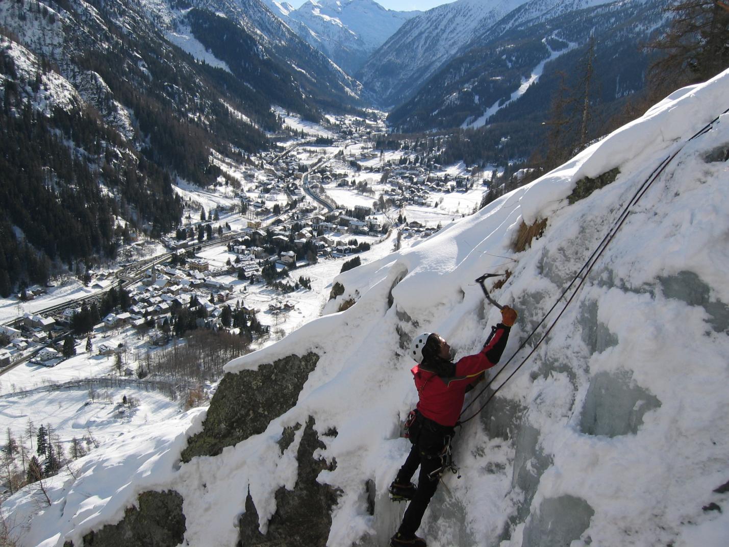 ICE-CLIMBING WITH THE GRESSONEY GUIDE COMPANY