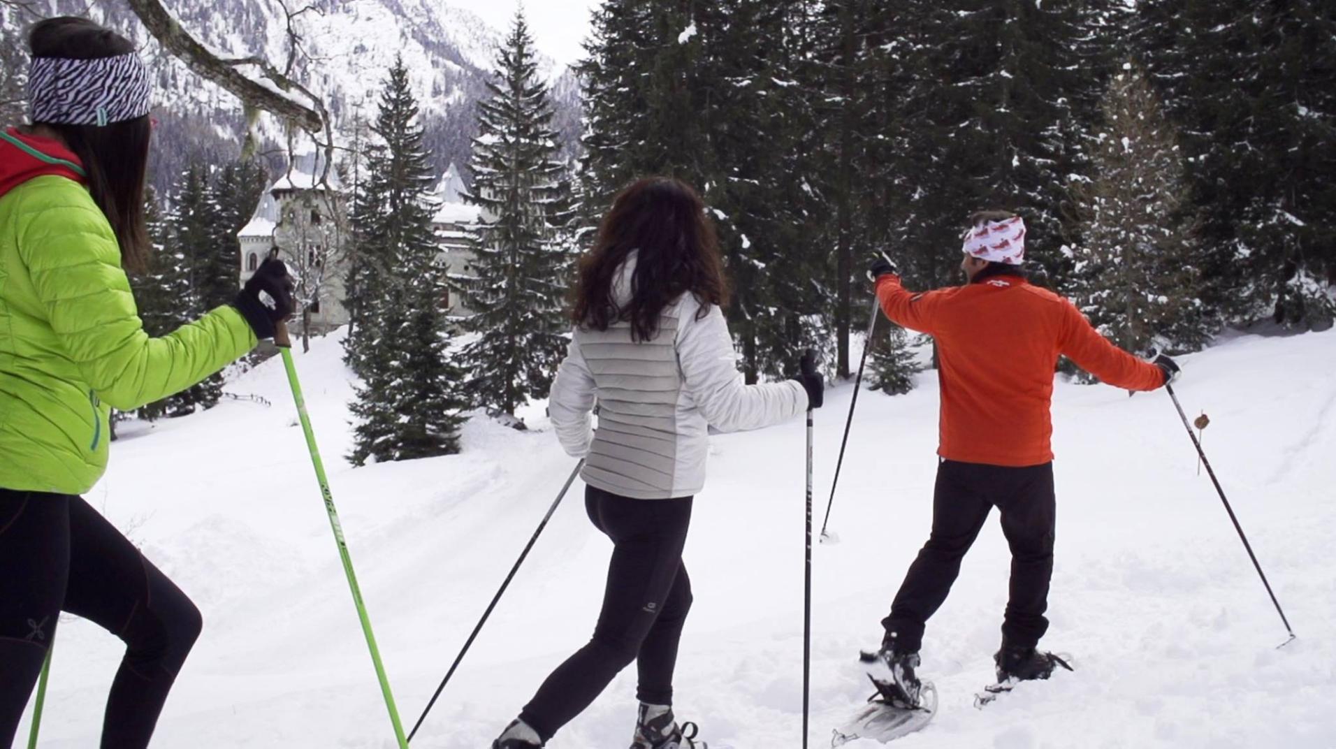 DINING AND SNOWSHOEING WITH THE CROSS-COUNTRY SKI SCHOOL