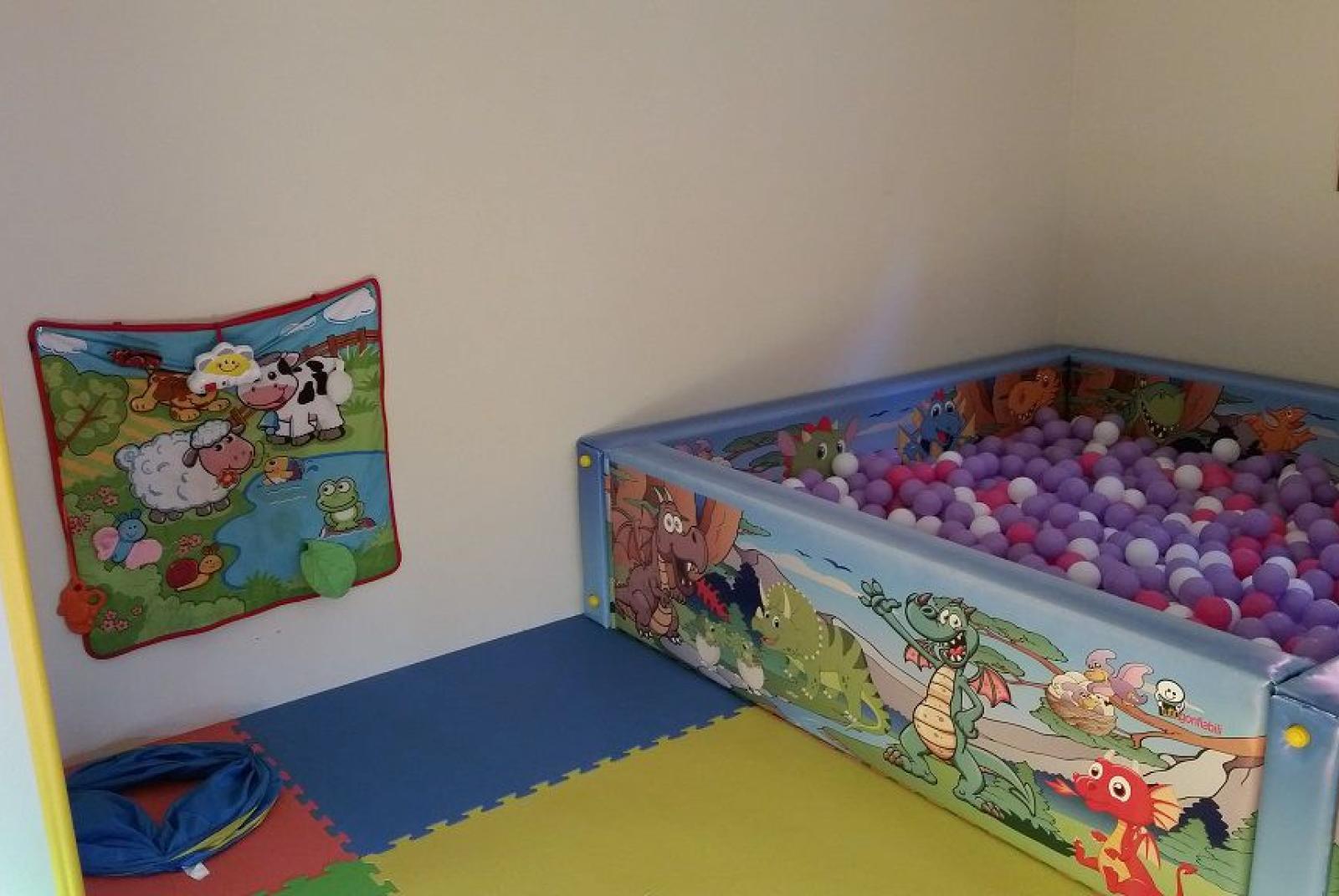 CHILDREN’S GAMES ROOM