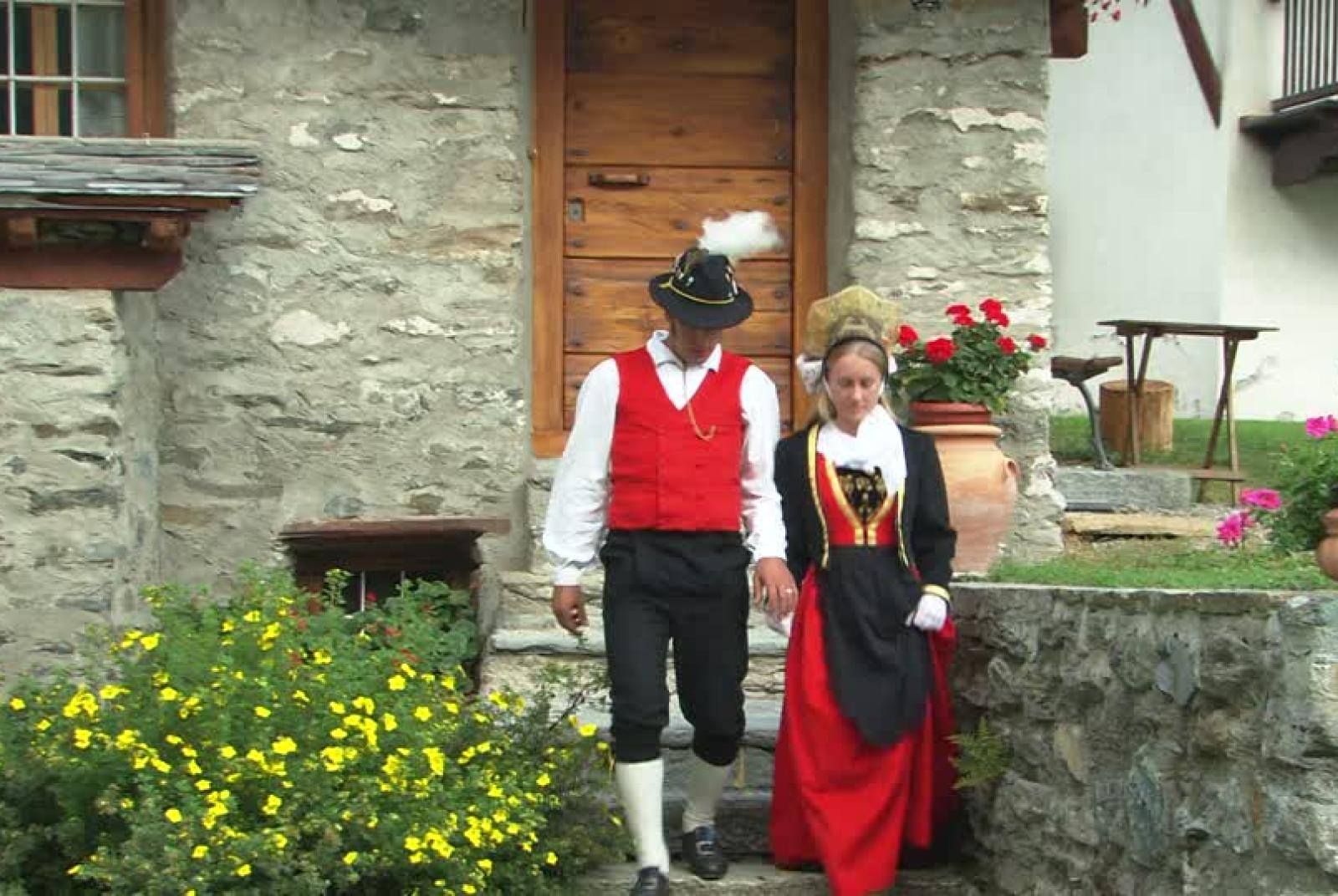 .. Exhibition of the folk group "Greschòney Trachtengruppe"