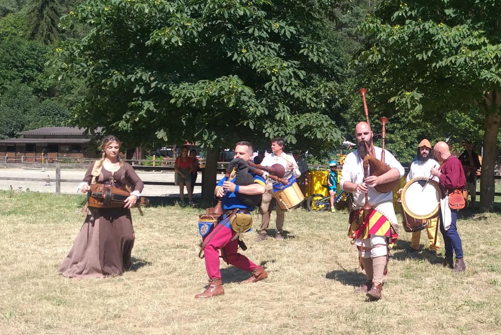 Antey Medieval Antey Medieval Banchetto Medievale