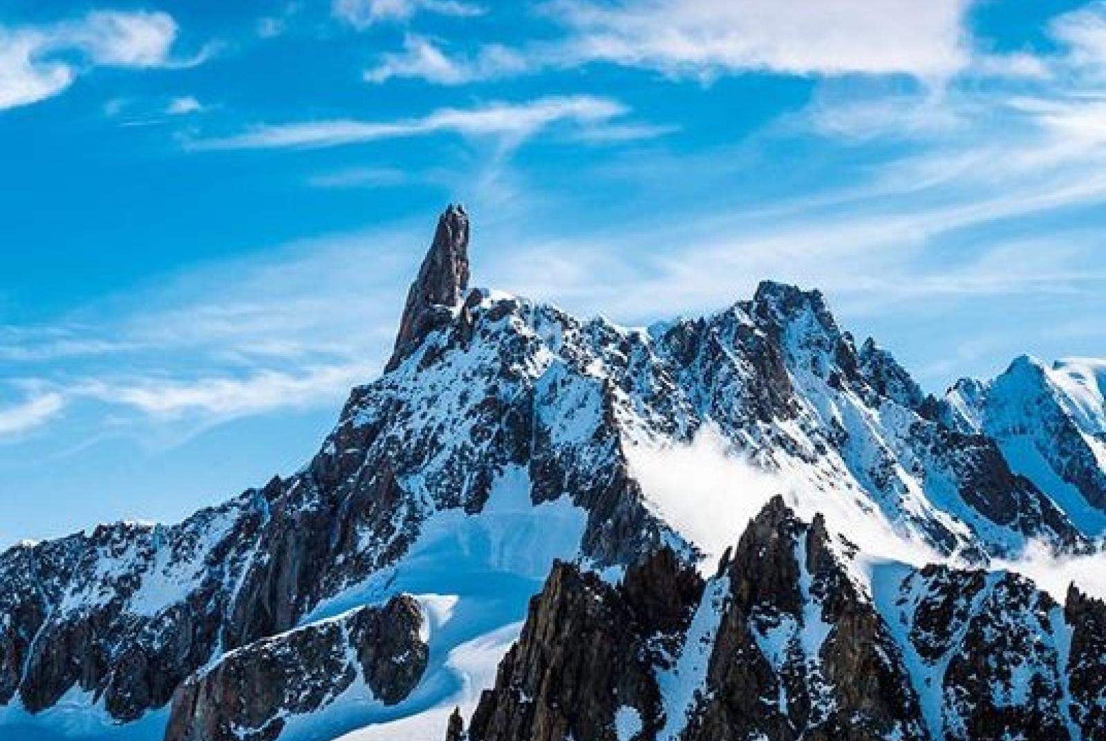 Dente del Gigante  Presentazione " Guida Valley D'Aosta Lonely Planet "