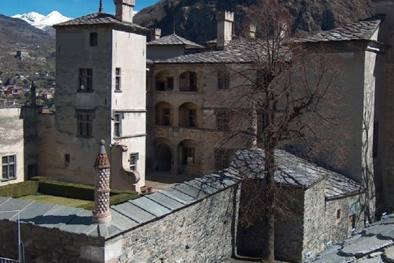 .. Tour du Château