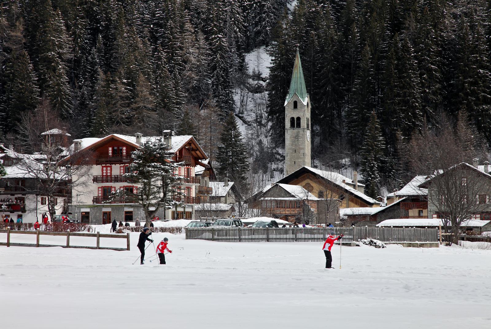 Cross-country skiing by night