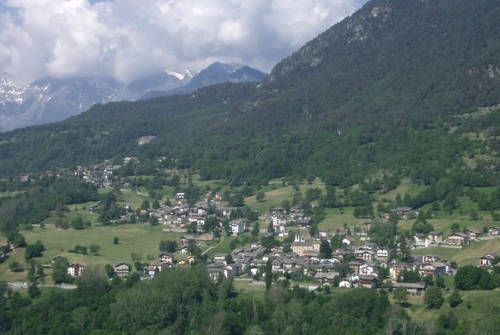 foto panoramica Challand-Saint-Anselme  Libro con l'autore: Il segreto del castello