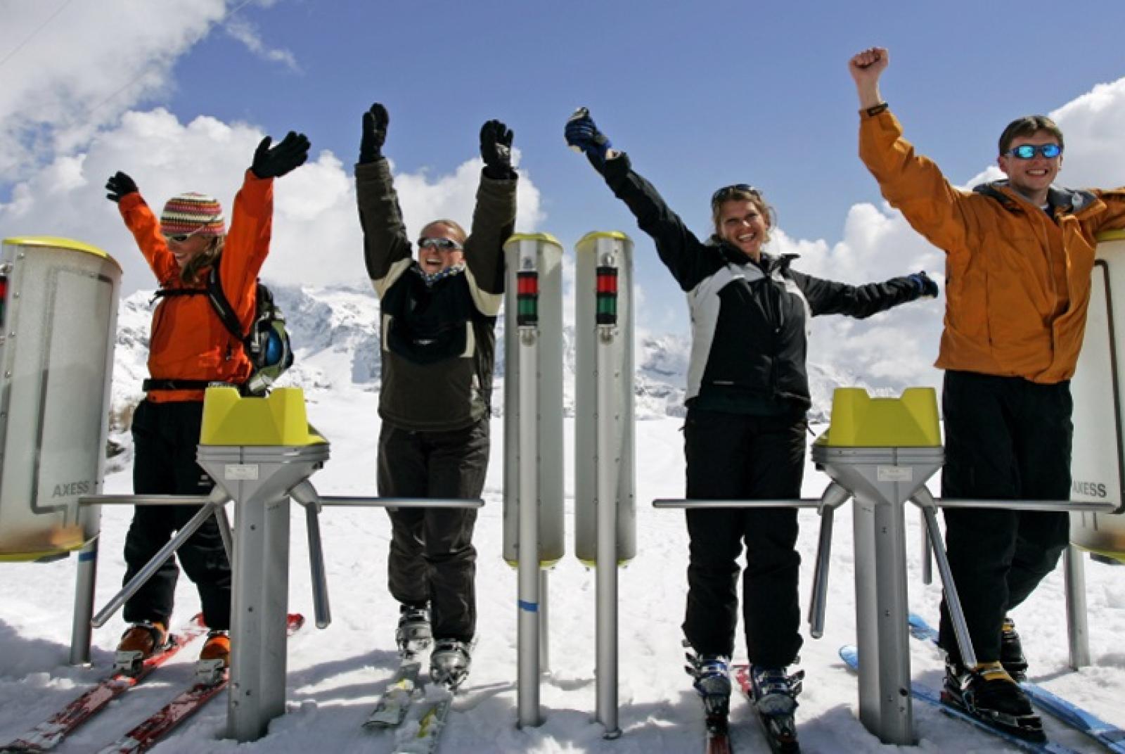 Passez les files d’attente aux guichets et allez directement au tourniquet!