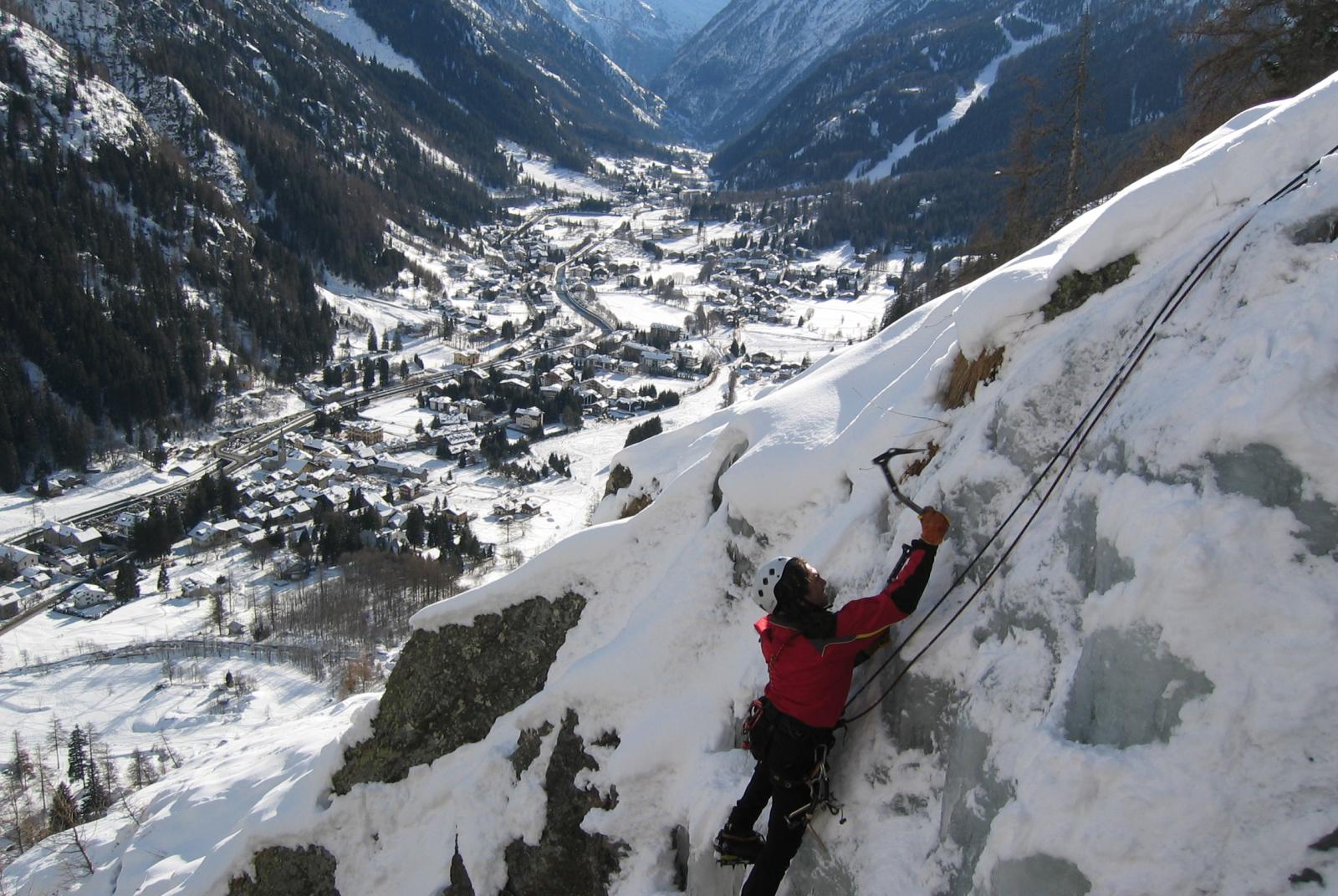ICE-CLIMBING WITH THE GRESSONEY GUIDE COMPANY