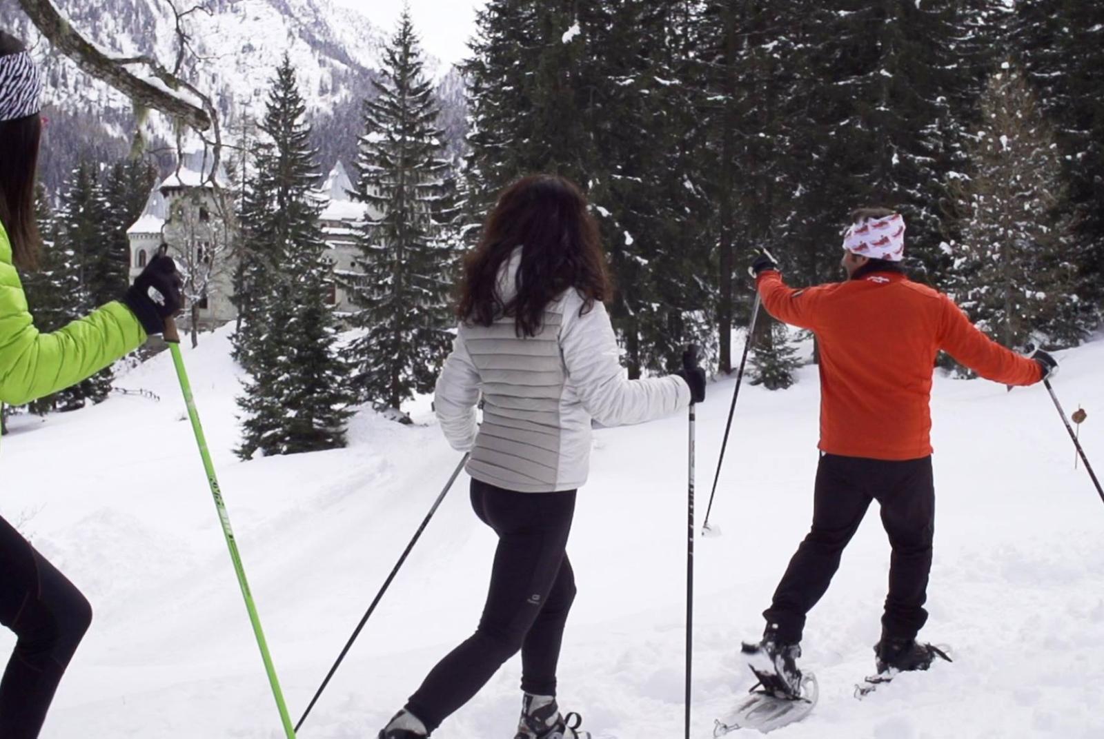 DINING AND SNOWSHOEING WITH THE CROSS-COUNTRY SKI SCHOOL